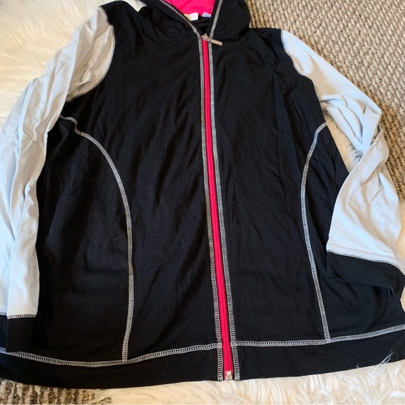 D&Co Denim and Company Zip Up Workout Jacket Top Size Medium - Picture 2 of 3